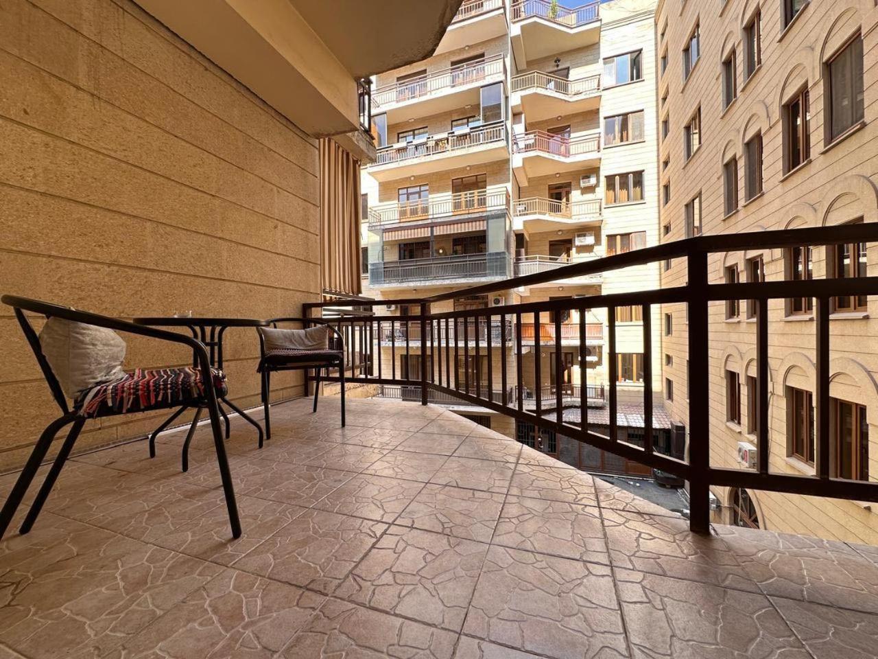Hotel & Apartments California Yerevan Exterior photo