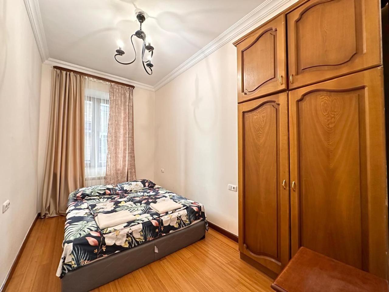Hotel & Apartments California Yerevan Exterior photo