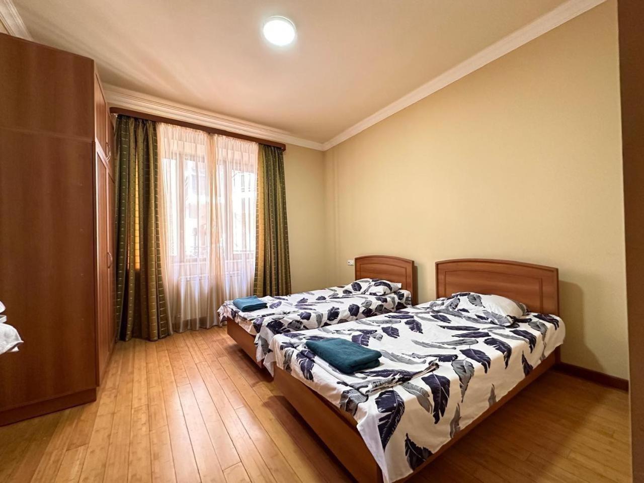 Hotel & Apartments California Yerevan Exterior photo
