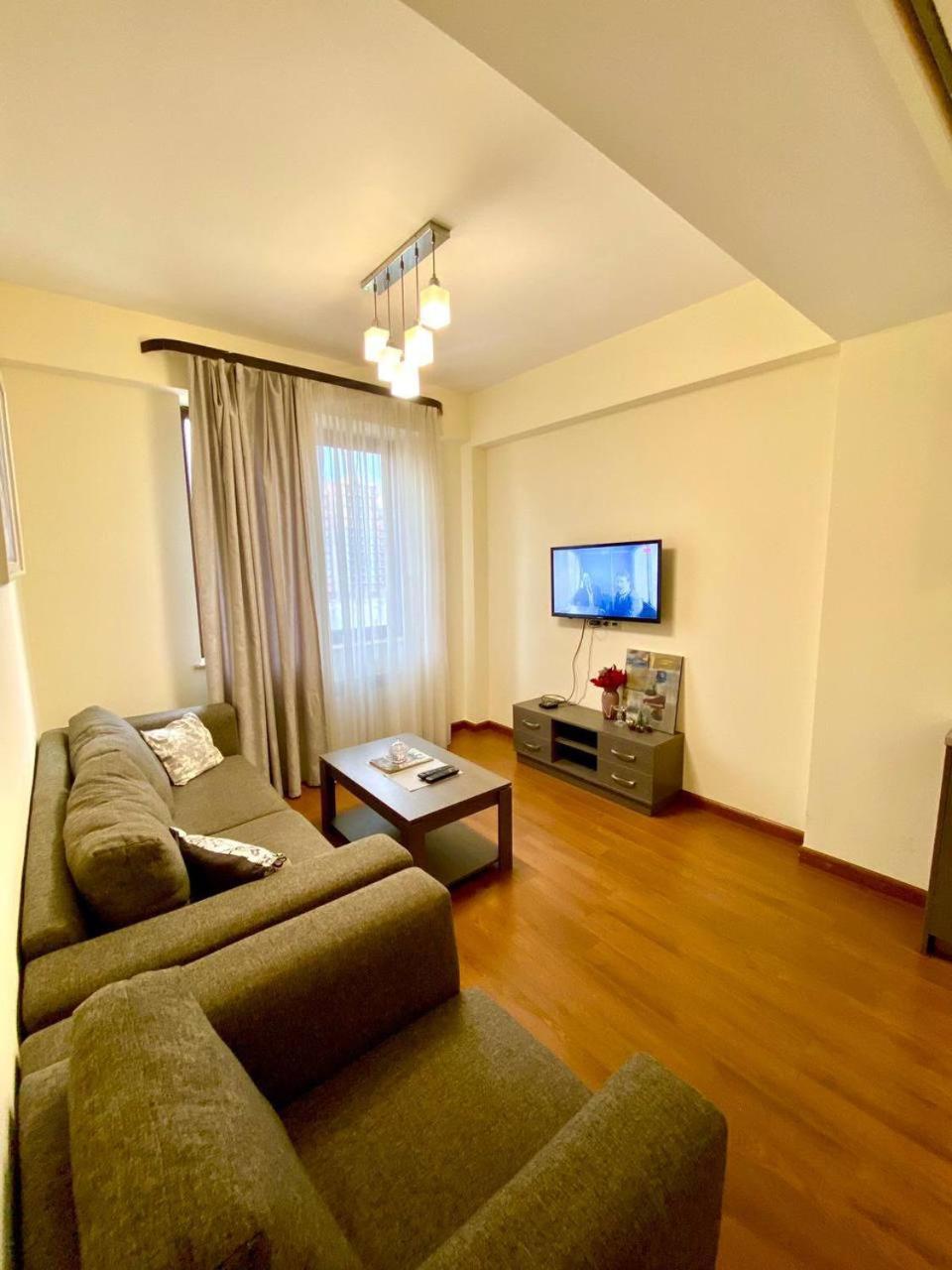 Hotel & Apartments California Yerevan Exterior photo