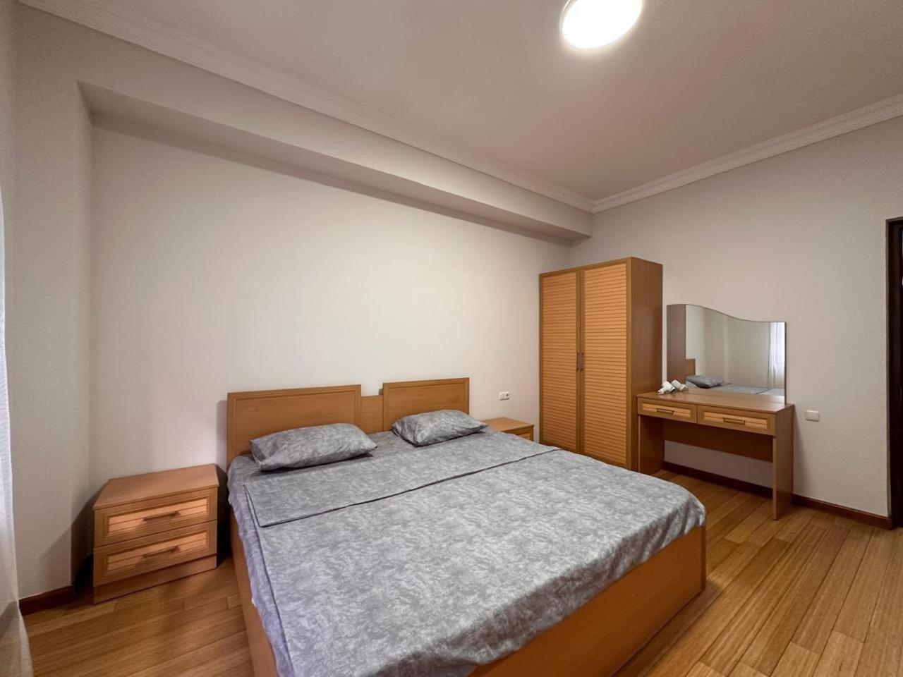 Hotel & Apartments California Yerevan Exterior photo