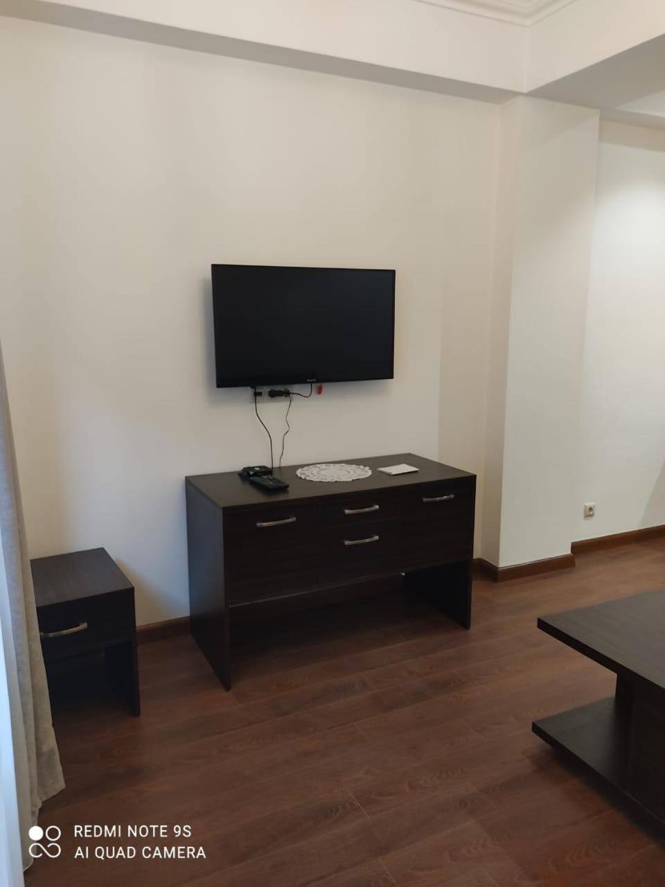Hotel & Apartments California Yerevan Exterior photo