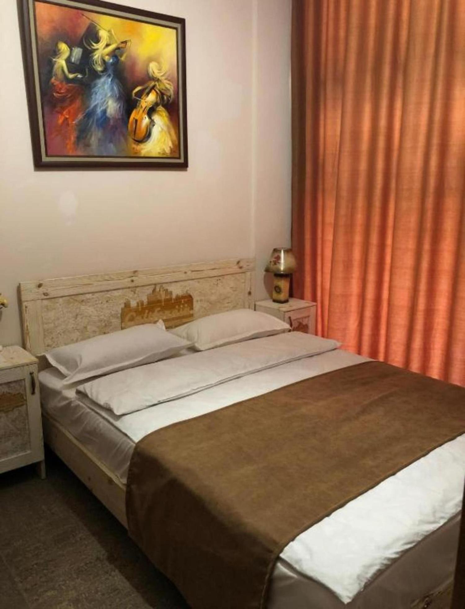 Hotel & Apartments California Yerevan Exterior photo