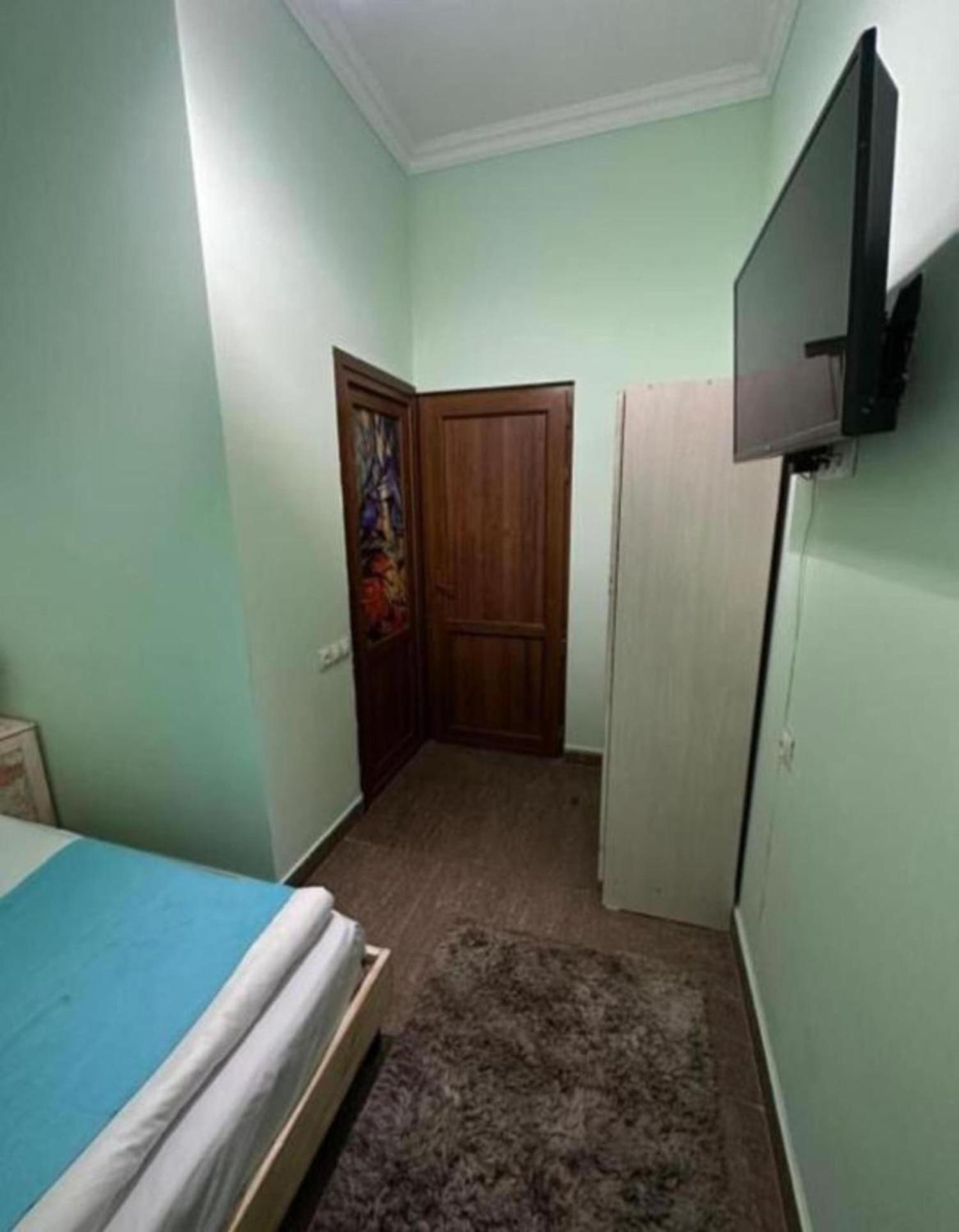 Hotel & Apartments California Yerevan Exterior photo