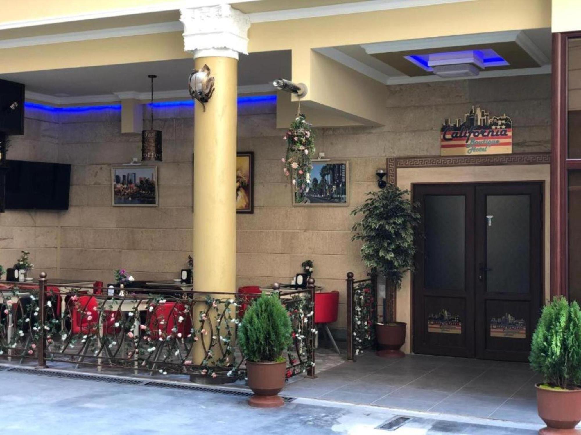 Hotel & Apartments California Yerevan Exterior photo