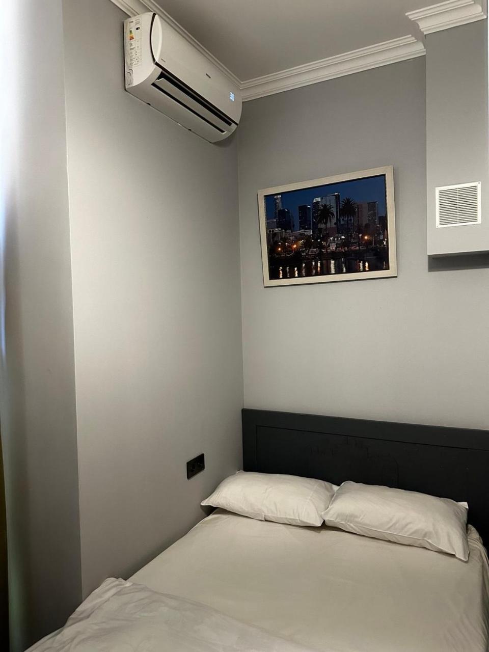Hotel & Apartments California Yerevan Exterior photo